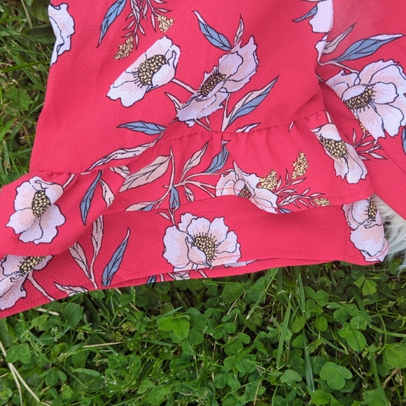 Urban Romantics Bright Red Floral Flowy Top Large - Picture 3 of 7